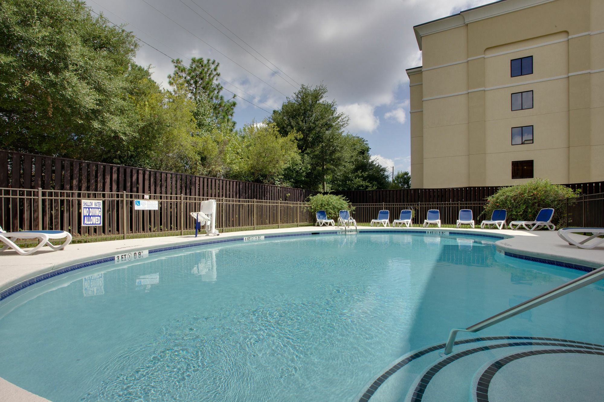 Holiday Inn Express Hotel & Suites Columbia-I-20 At Clemson Road By Ihg Eksteriør billede